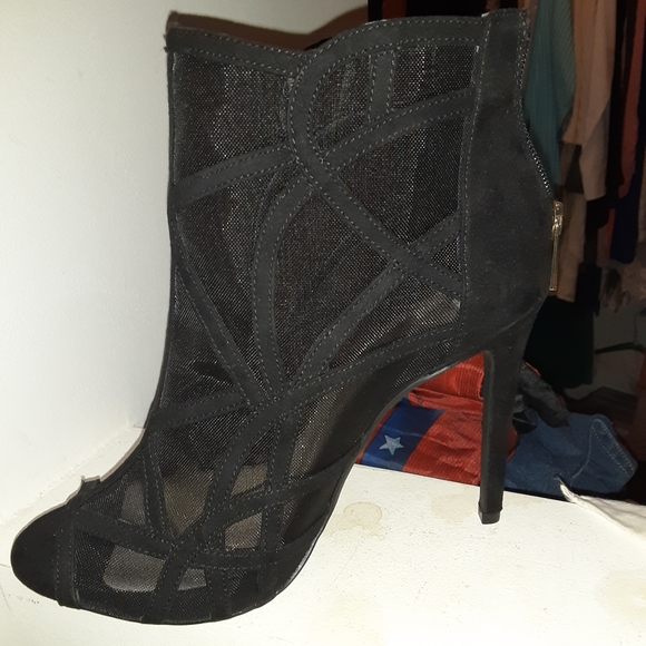 Black JS ankle boot (#7) - Picture 2 of 3